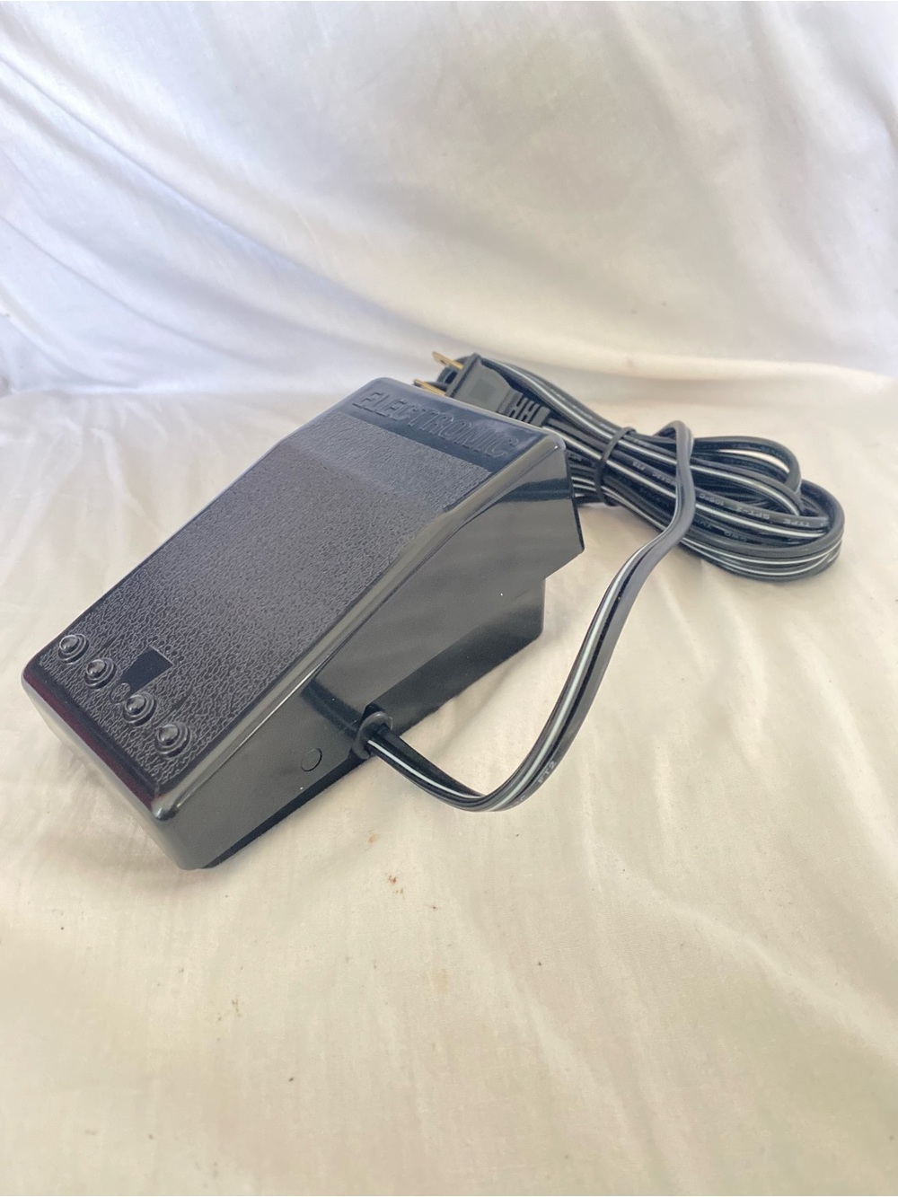 VGK Speed Controller
Foot Pedal EZ-168A
110/130V 60Hz 1.2A Black